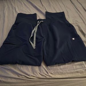 Figs Zola pants. Size large. Navy blue